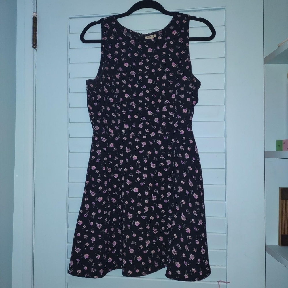 Forever 21 black floral dress size medium